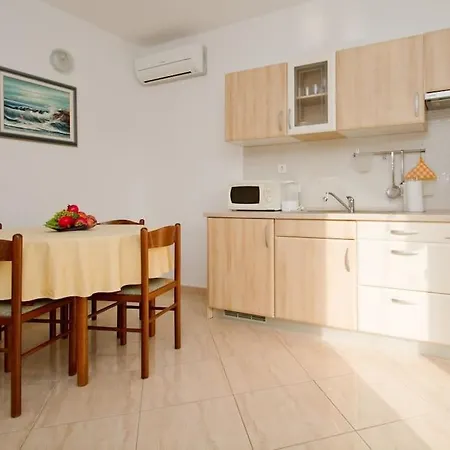 Apartmán Yellow With Garden, Two Bedrooms