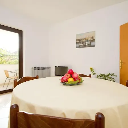 Yellow With Garden, Two Bedrooms Apartmán *