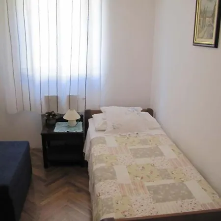 Apartmán Yellow With Garden, Two Bedrooms *