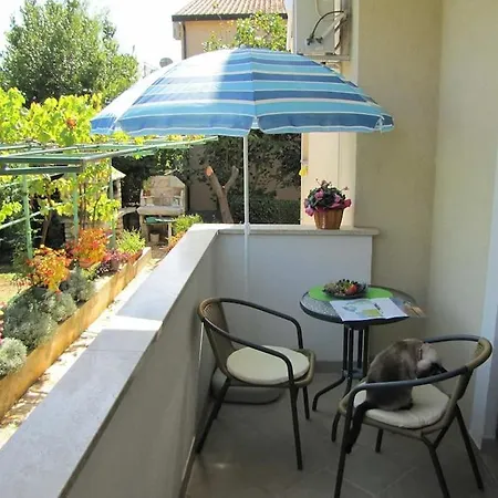Apartmán Yellow With Garden, Two Bedrooms